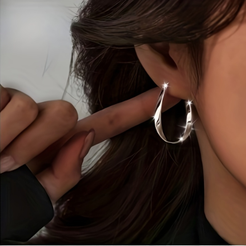 Women's Elegant S925 Silver Mobius Twist Design Earrings